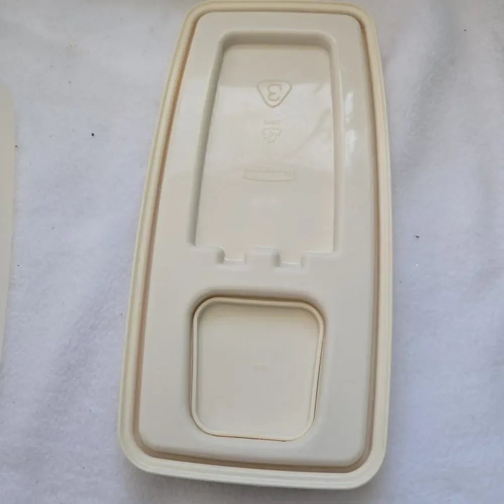Vintage RUBBERMAID 13 cups #3 Dry Cereal Storage 0091 - Sheer W/Almond Lid